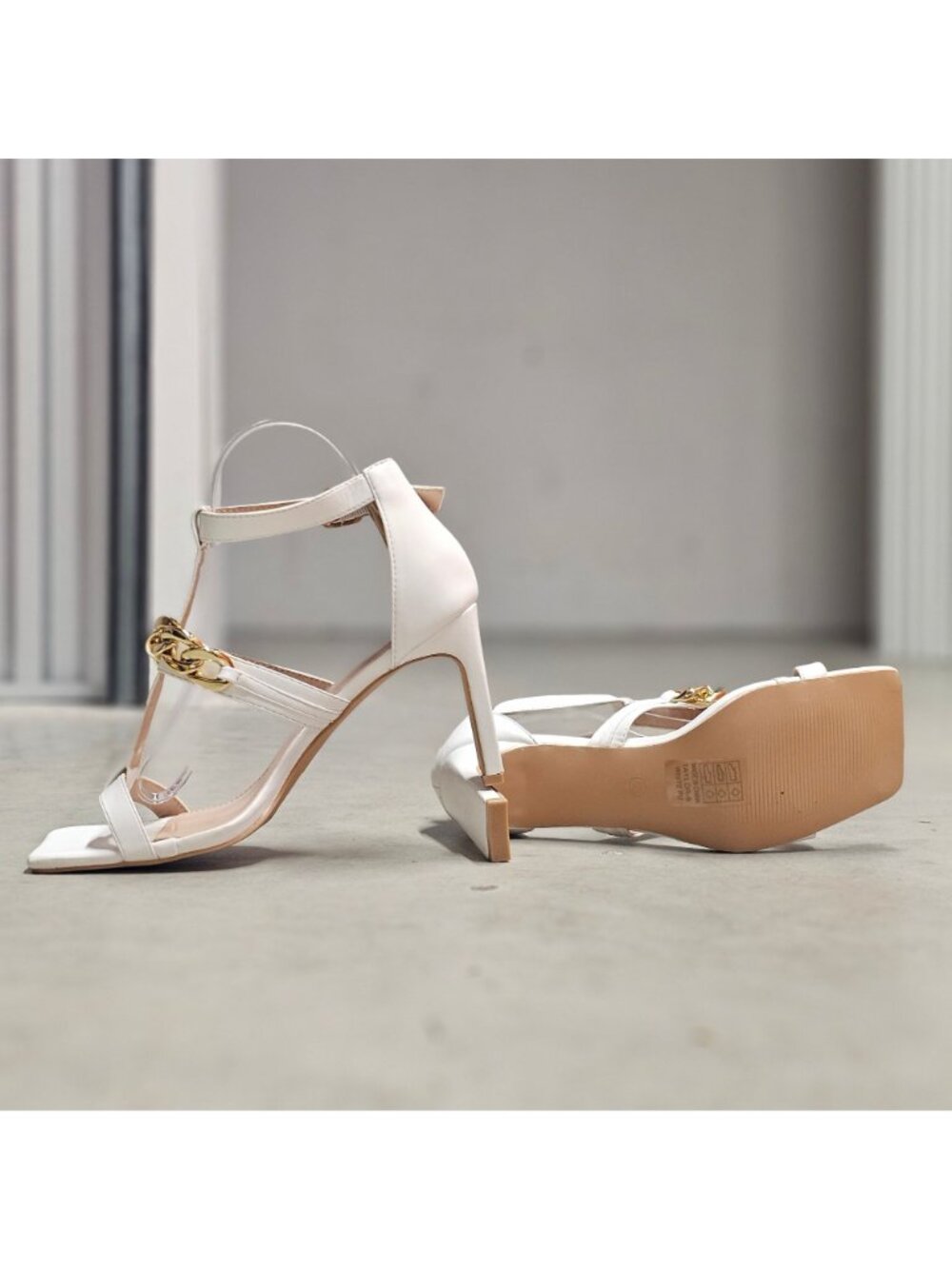 White Block Heel Sandals With Gold Chain Accent T-Strap & Adjustable Buckle Clos - Picture 10 of 13
